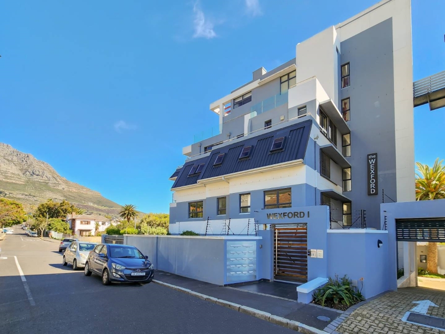 1 Bedroom Property for Sale in Vredehoek Western Cape